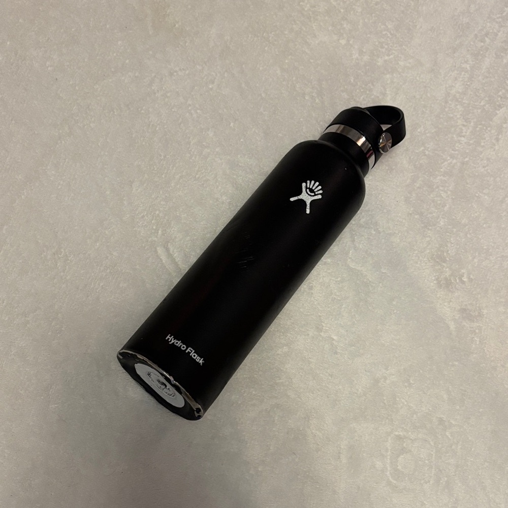 black Hydro Flask water Bottle / thermos